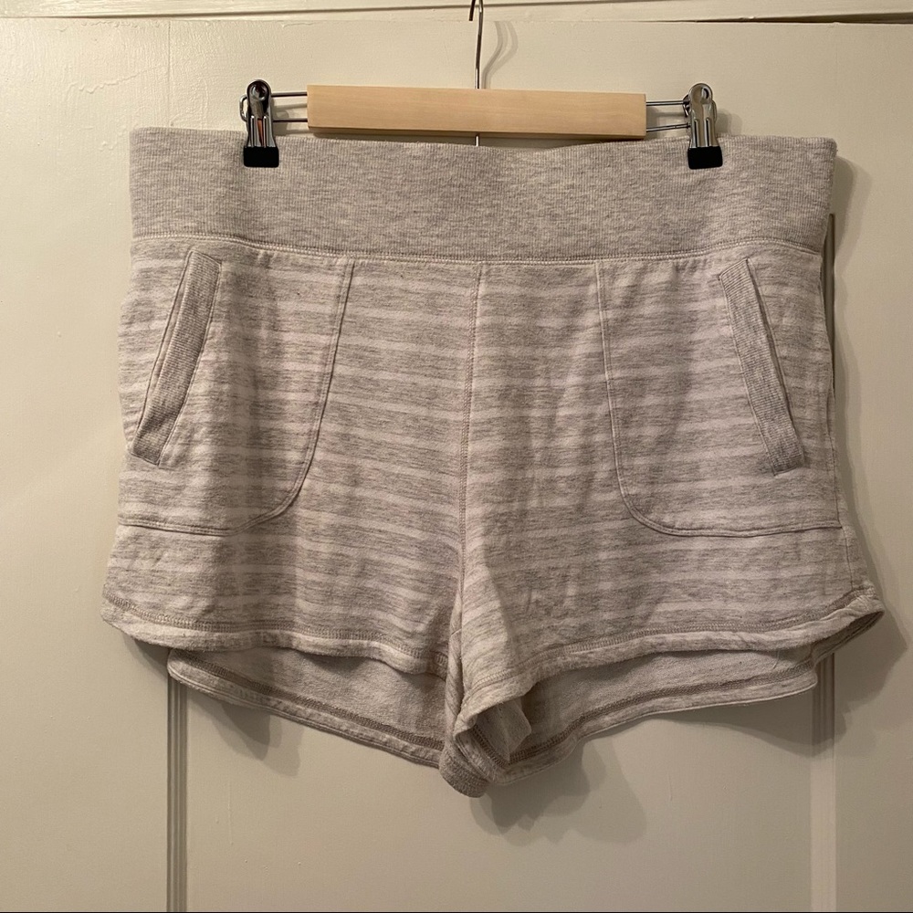 Athleta Stripe Restore Shortie Shorts — size XL